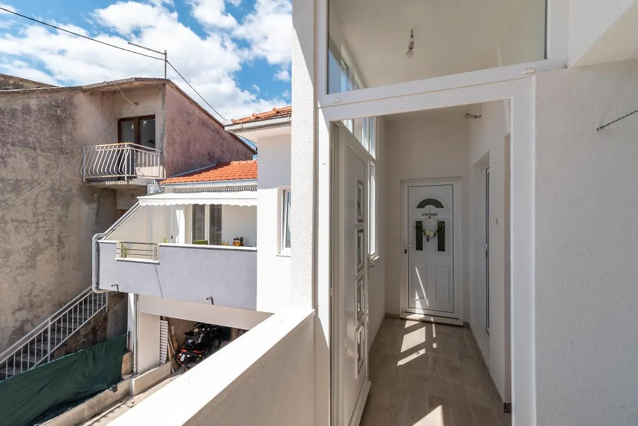 Apartment Roko Trogir 0*,  Croatie